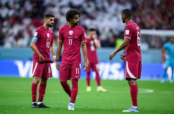 Qatar menerus tradisi buruk wakil Asia saat debut di Piala Dunia.
