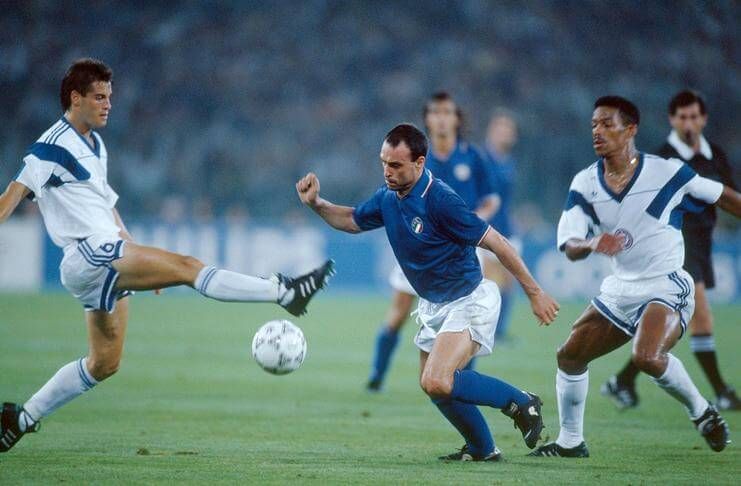 Salvatore Schillaci jadi pemain terbaik Piala Dunia 1990.