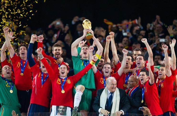 Spanyol untuk kali pertama juara setelah mengalahkan Belanda di final Piala Dunia 2010.