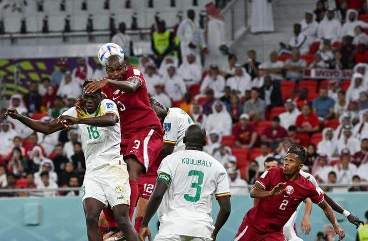 Timnas Qatar dipastikan tersisih dari Piala Dunia 2022 setelah kalah dari Senegal dan Ekuador.