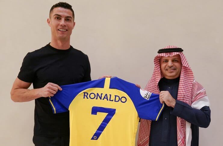 BREAKING Cristiano Ronaldo Resmi ke Al-Nassr, Dapat Gaji Selangit (@AlNassrFC_EN)