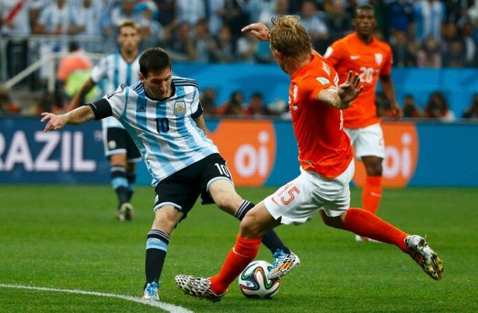 Belanda vs Argentina Lionel Messi Piala DUnia 2014 - Reuters