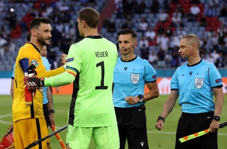 Hugo Lloris akan melewati rekor penampilan Manuel Neuer di Piala Dunia.