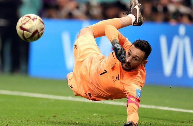 Hugo Lloris harus mengantar Prancis juara lagi untuk mengukir rekor baru.