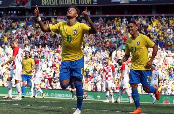Neymar mencetak gol pembuka pada laga Kroasia vs Brasil di Anfield pada 2018.
