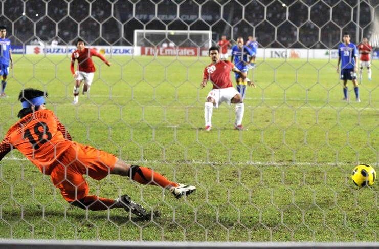 Sepasang gol penalti membawa Indonesia menang atas Thailand pada fase grup Piala AFF 2010.