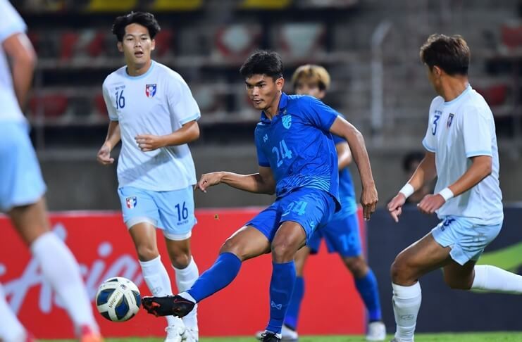 Teerasak Poeiphimai tak mampu memikat hati Alexandre Polking dan urung berlaga di Piala AFF 2022.