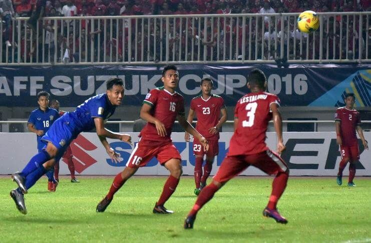 Teerasil Dangda mencetak gol saat berlaga di Pakansari tapi Thailand kalah 1-2.