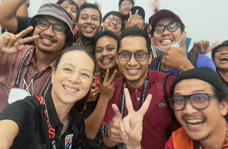 Ramahnya Madam Pang, Murah Senyum dan Swafoto bersama Wartawan Indonesia