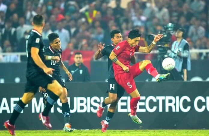 Timnas Indonesia lebih sibuk mencoba membuat Doan Van Hau dikartu merah pada leg II semifinal Piala AFF 2022.
