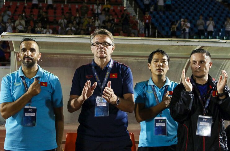 Tugas pertama Philippe Troussier adalah mempersiapkan timnas U-23 Vietnam untuk SEA Games XXXII.