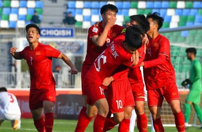 Hoang Anh Tuan berharap media tak terlalu menyanjung para pemain timnas U-20 Vietnam.