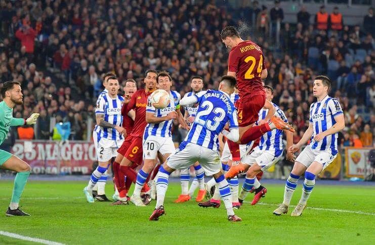 Marash Kumbulla mencetak gol kedua pada laga Roma vs Sociedad.