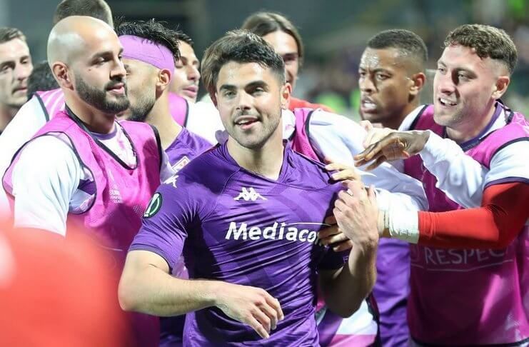 Fiorentina hampir membuang percuma tiket semifinal UEFA Europa Conference League.