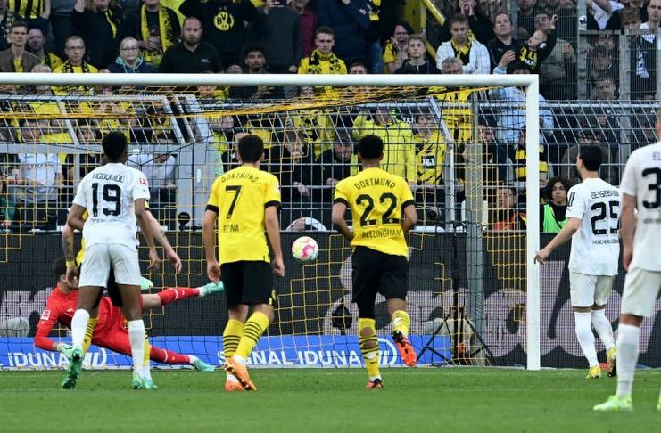Dortmund vs Gladbach - Donyell Malen - Sebastien Haller - Getty Images 3
