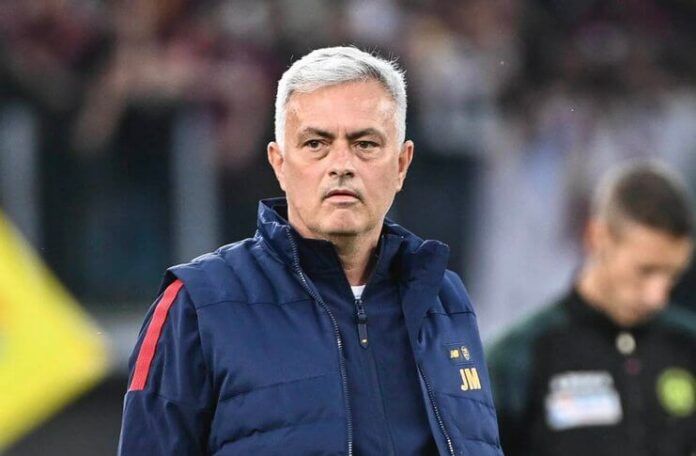 Jose Mourinho Kecewa Sanksi Juventus Diberikan Menjelang Akhir Musim (@ASRomaEN)