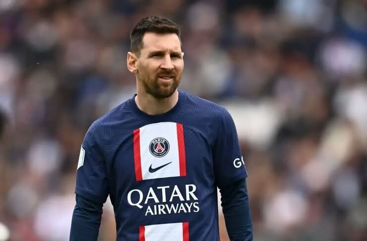 Lionel Messi membela diri soal kunjungan ke Arab Saudi.