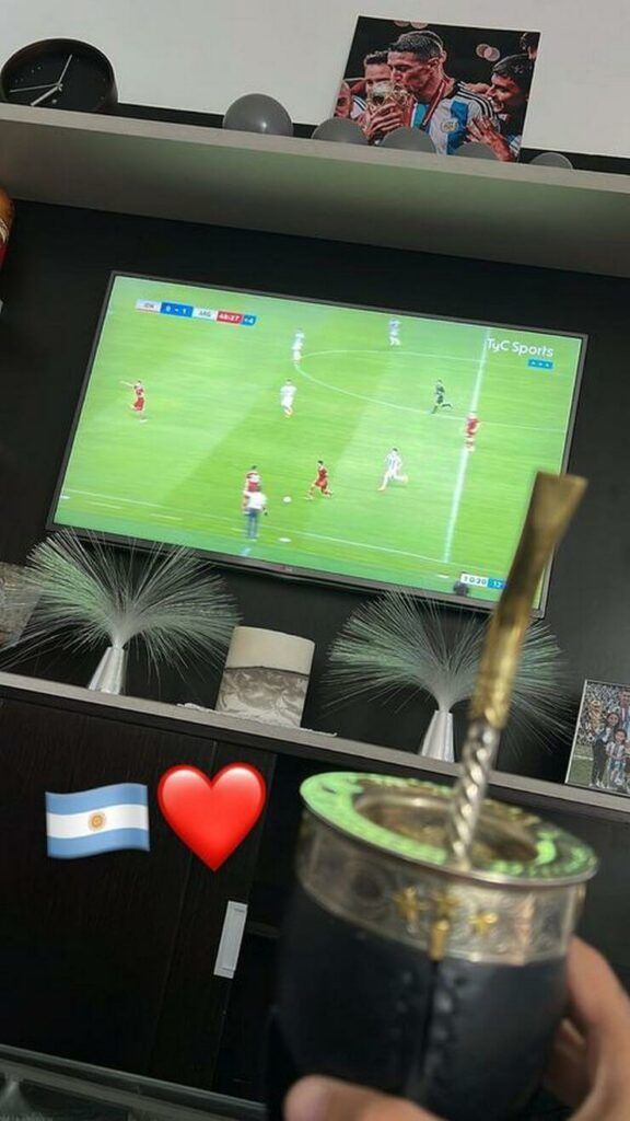 Angel Di Maria menonton laga Indonesia vs Argentina.
