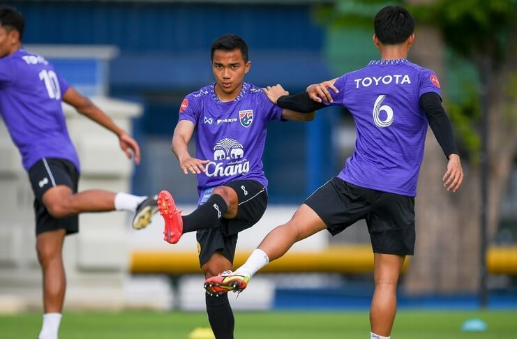 Chanathip Songkrasin dalam latihan dengan timnas Thailand.