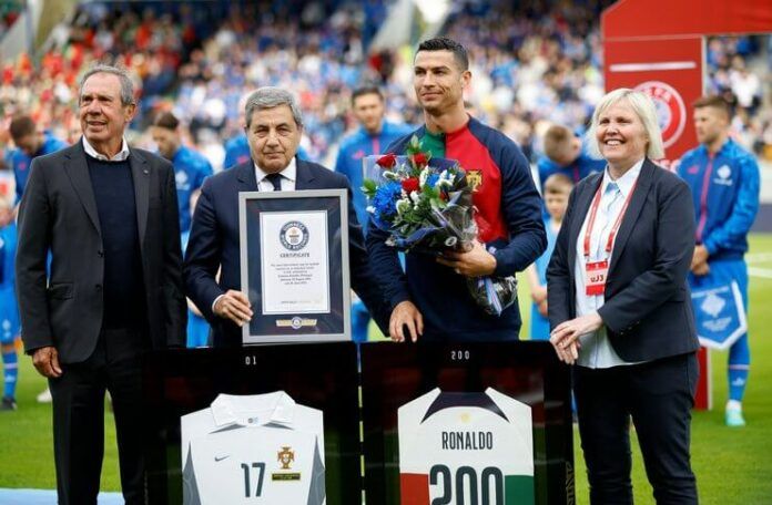 Cristiano Ronaldo Tak Menyangka Bisa Raih Guinness World Record (@Squawka)