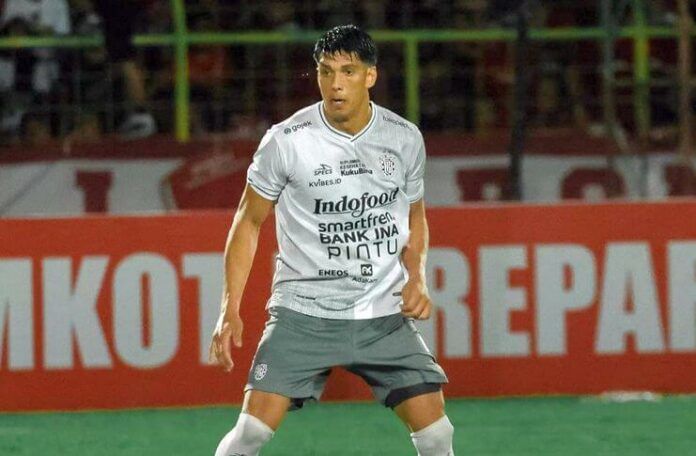 Elias Dolah resmi jadi pemain baru Bali United.