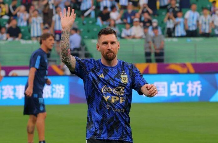 Lionel Messi terganggu saat menonton laga Indonesia vs Argentina.