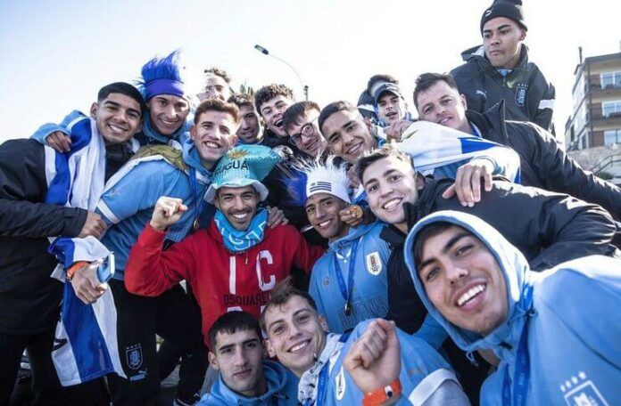 Luis Suarez ikut arak-arakan timnas U-20 Uruguay di Montevideo.