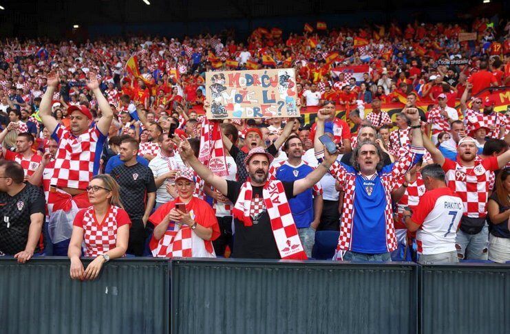 Para fan masih ingin Luka Modric membela timnas Kroasia.