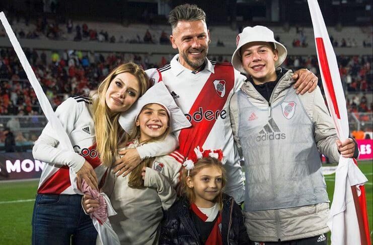 Martin Demichelis memuji sang istri dalam kesuksesan membawa River Plate juara.