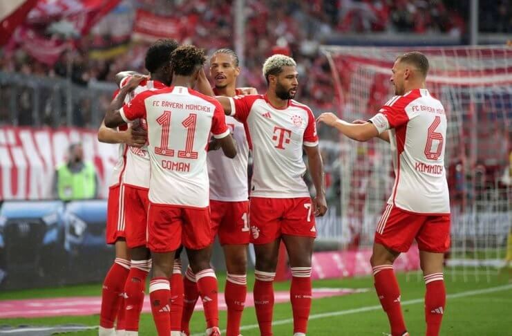Bayern Munich menang 3-1 atas FC Augsburg.