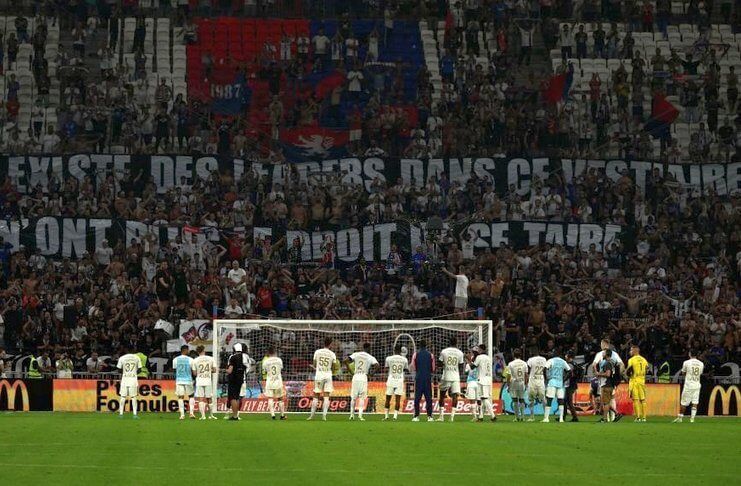 Para pemain Olympique Lyon dimarahi ultras klub itu karena tampil sangat buruk musim ini.