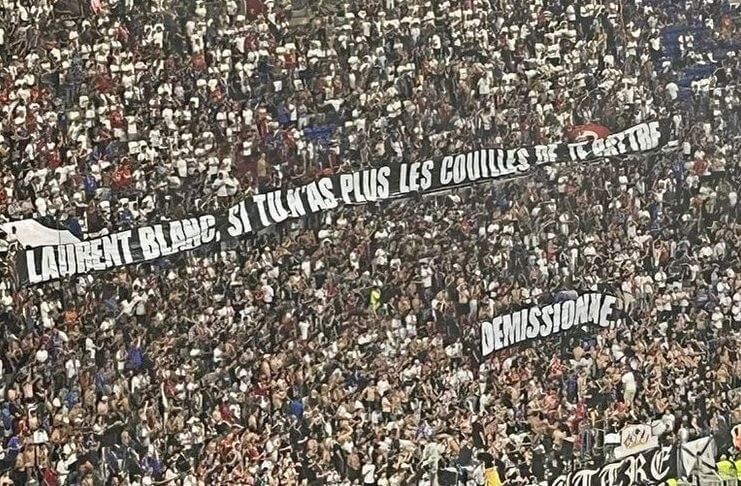 Ultras Olympique Lyon meminta Laurent Blanc mundur.