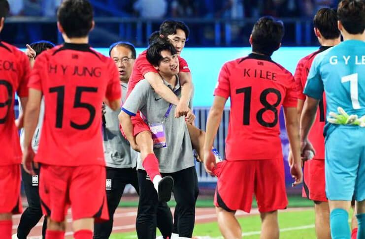 Eom Won-sang cedera parah saat timnas U-23 Korsel melawan Uzbekistan.