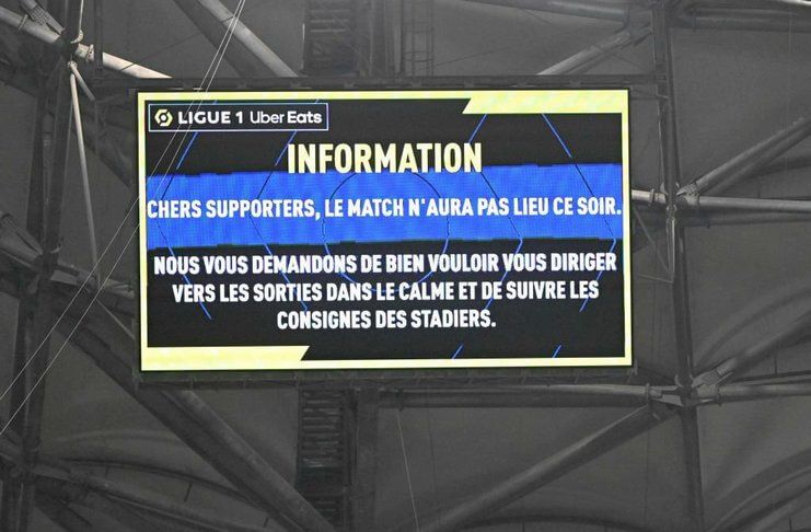 Laga Olympique Marseille vs Olympique Lyon dibatalkan karena bus Lyon diserang.