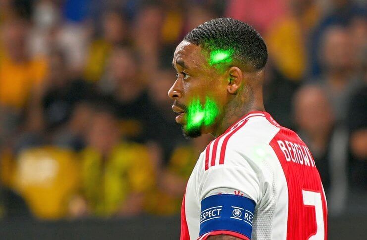 Serangan laser kepada pemain Ajax jadi sorotan Ronald Koeman jelang Belanda melawan Yunani.