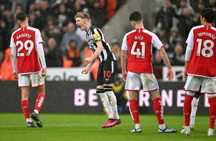 Anthony Gordon merayakan satu-satunya gol pada laga Newcastle vs Arsenal.