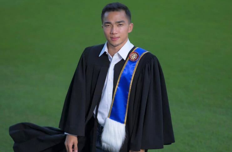 Chanathip Songkrasin akan menjalani wisuda sarjana di Universitas Thammasat.