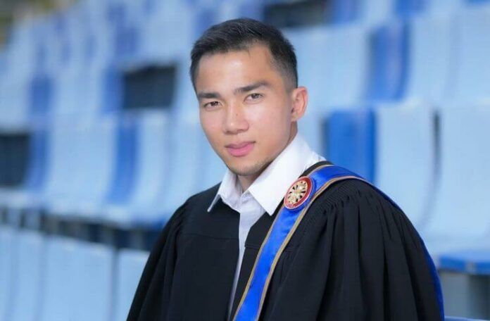 Chanathip Songkrasin akhirnya lulus dari Universitas Thammasat.