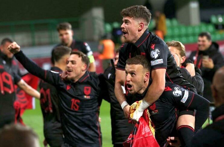 Hasil kualifikasi EURO 2024 matchday IX memastikan timnas Albania finis di 2 besar Grup E.