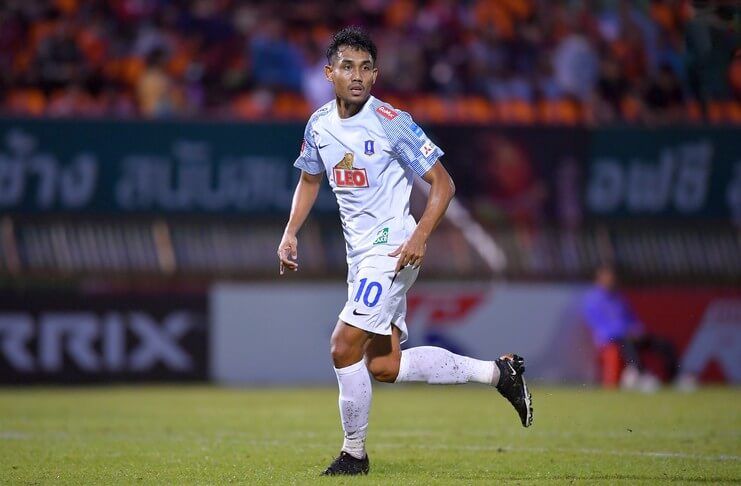 Teerasil Dangda cedera saat BG Pathum melawan Sukhithai FC pada bulan lalu.