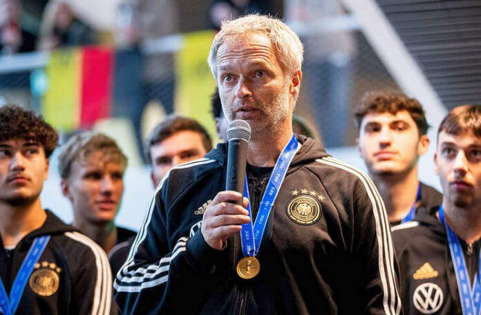 Christian Wueck meminta klub-klub Jerman lebih berani memainkan para talenta muda.