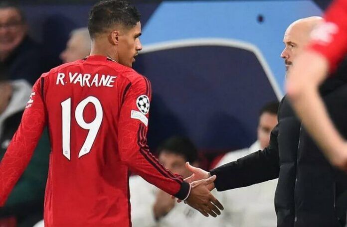 Erik ten Hag Berharap Raphael Varane Bisa Bermain Lawan Aston Villa (Manchester Evening News)