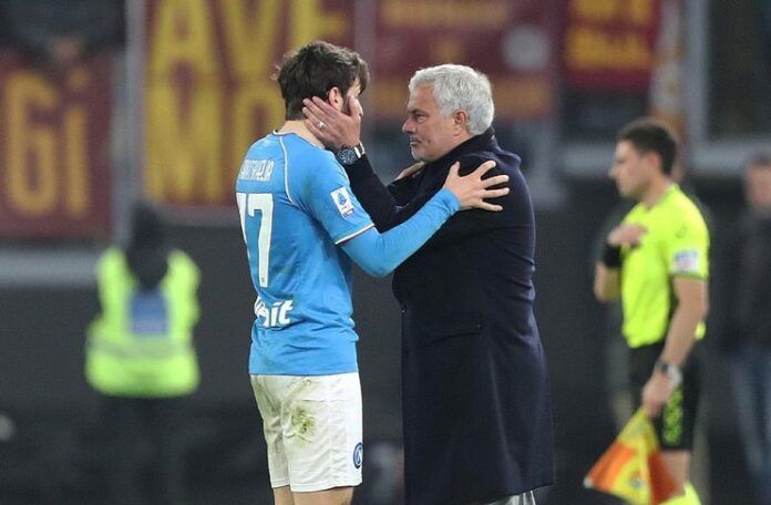 Jose Mourinho Tanpa Dua Kartu Merah Napoli, AS Roma Tetap akan Menang - Khvicha Kvaratskhelia (@CalcioTurkey)