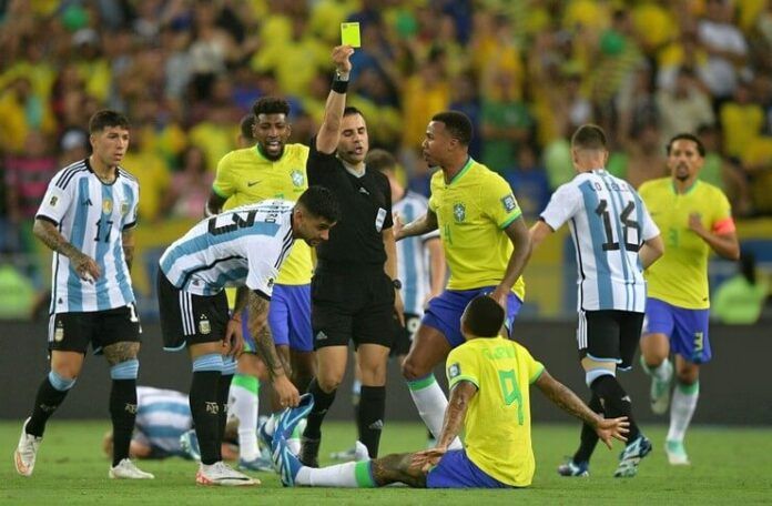 Timnas Brasil terancam sanksi akibat pemberhentian Presiden CBF oleh Pengadilan Rio de Janeiro.