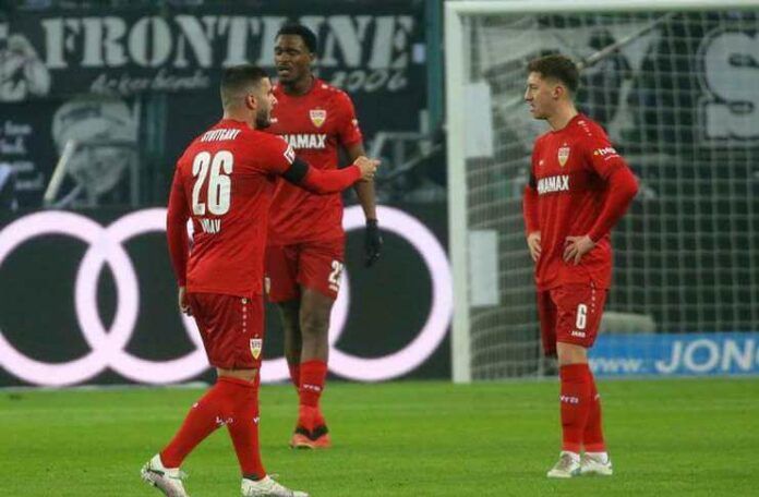 Para pemain VfB Stuttgart tercenung oleh gol kilat Robin Hack yang menghiasi hasil Liga Jerman spieltag ke-17.