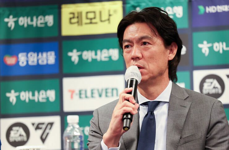 Hong Myung-bo yang sekarang melatih Ulsan HD dibidik jadi pelatih baru timnas Korsel.