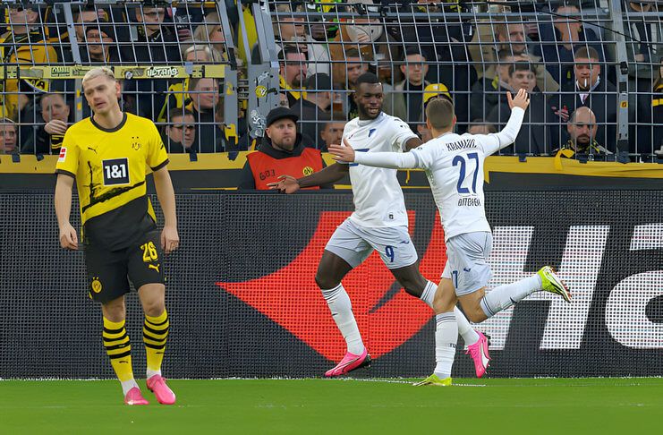 Ihlas Bebou mencetak gol cepat di Signal iduna Park pada spieltag ke-23 Liga Jerman 2023-24.