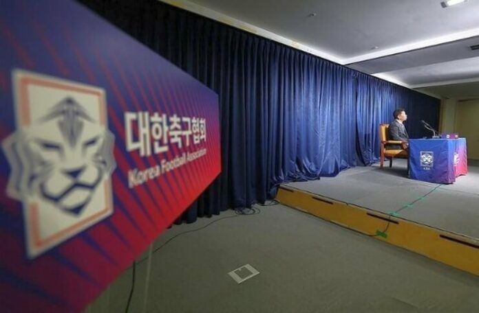 Upaya KFA merekrut Hong Myung-bo ditentang suporter Ulsan HD.