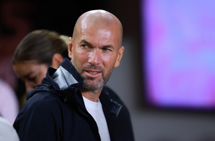 Zinedine Zidane - Pelatih Bayern Munich - Hector VIvas GI