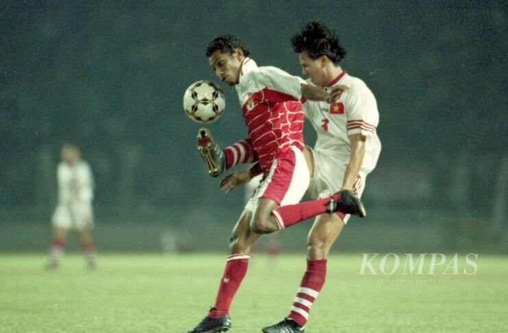 Indonesia vs Vietnam di Senayan pad SEA Games 1997 berakhir imbang 2-2.